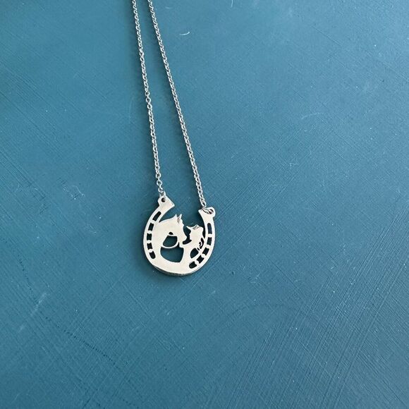 NWT Horseshoe Necklace - Picture 1 of 2